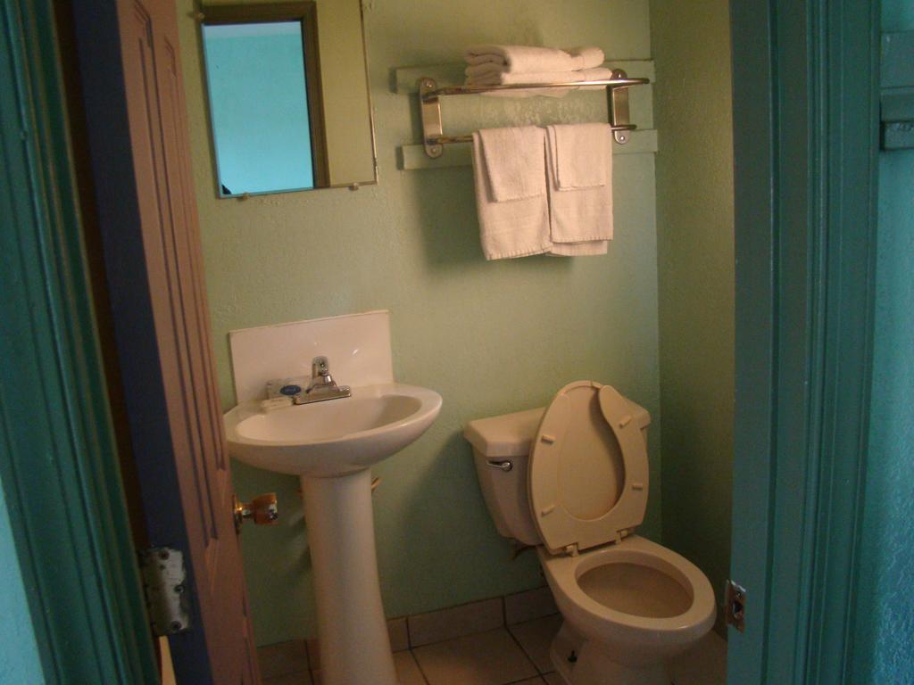 Budget Inn Mount Airy Room photo