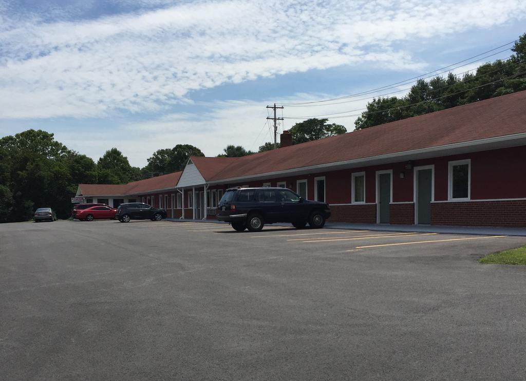 Budget Inn Mount Airy Exterior photo